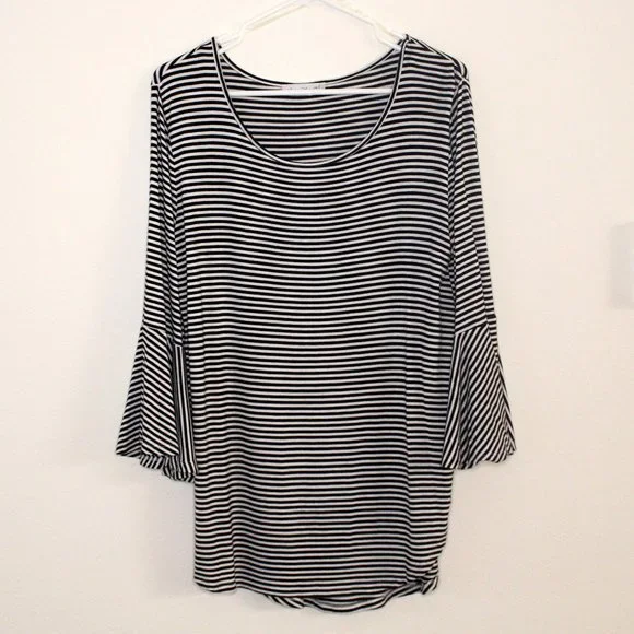 KEREN Hart Bell Sleeve Tunic Size M - Picture 1 of 15